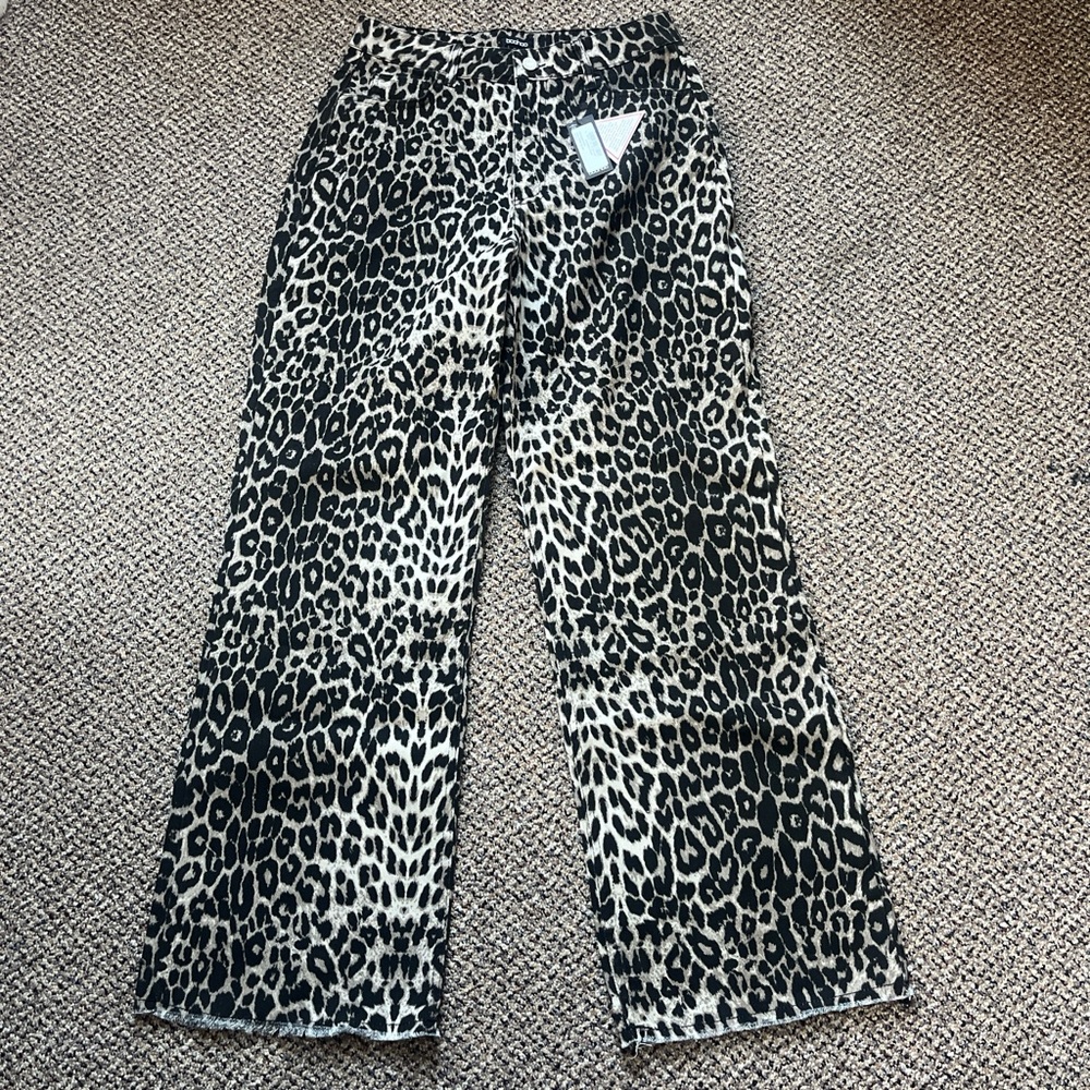 BRAND NEW Boohoo leopard print jeans
